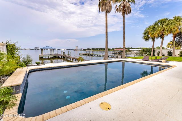 15621 Rue Dauphine Circle, Biloxi, MS 39532