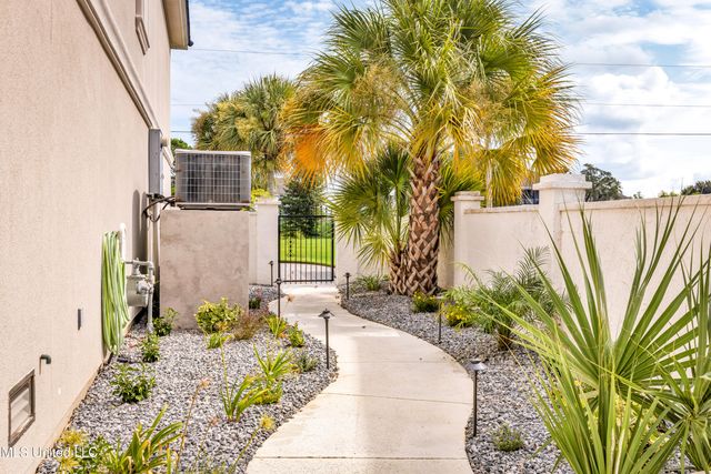 15621 Rue Dauphine Circle, Biloxi, MS 39532