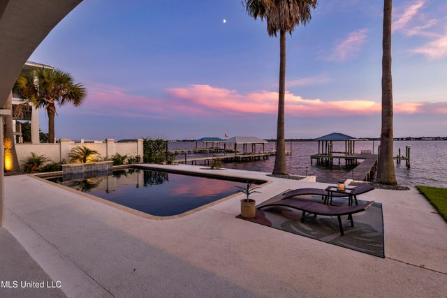 15621 Rue Dauphine Circle, Biloxi, MS 39532