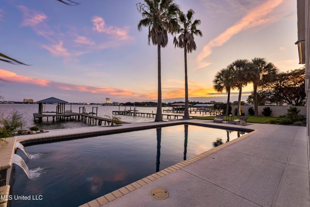 15621 Rue Dauphine Circle, Biloxi, MS 39532