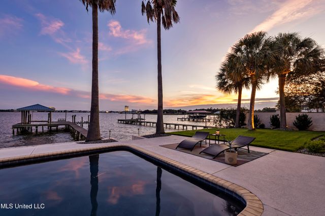 15621 Rue Dauphine Circle, Biloxi, MS 39532