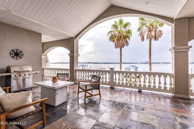 15621 Rue Dauphine Circle, Biloxi, MS 39532