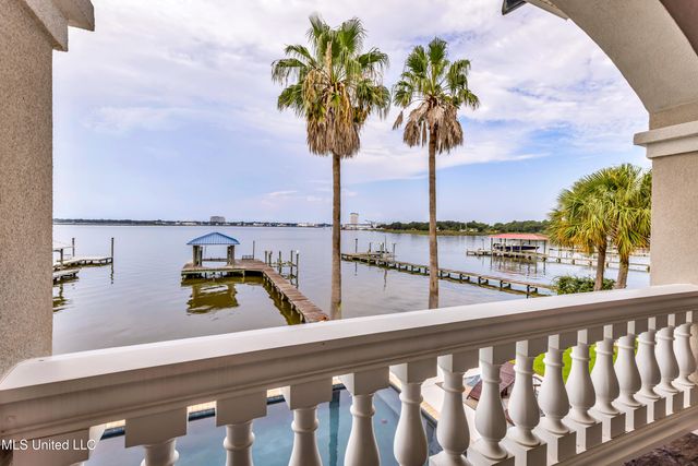 15621 Rue Dauphine Circle, Biloxi, MS 39532