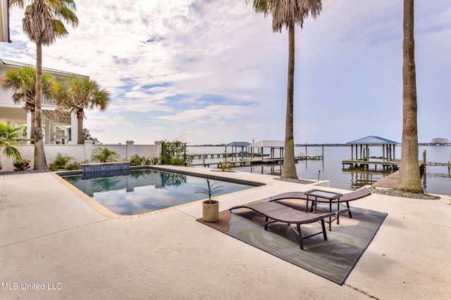 15621 Rue Dauphine Circle, Biloxi, MS 39532