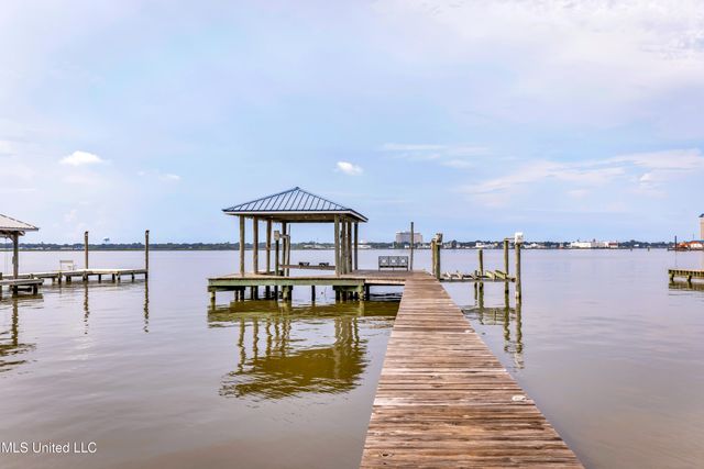 15621 Rue Dauphine Circle, Biloxi, MS 39532