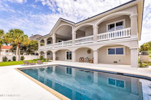15621 Rue Dauphine Circle, Biloxi, MS 39532