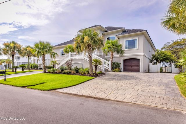 15621 Rue Dauphine Circle, Biloxi, MS 39532