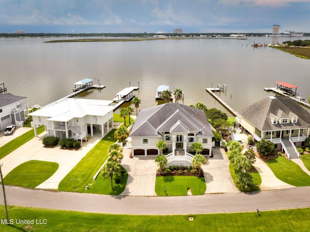 15621 Rue Dauphine Circle, Biloxi, MS 39532