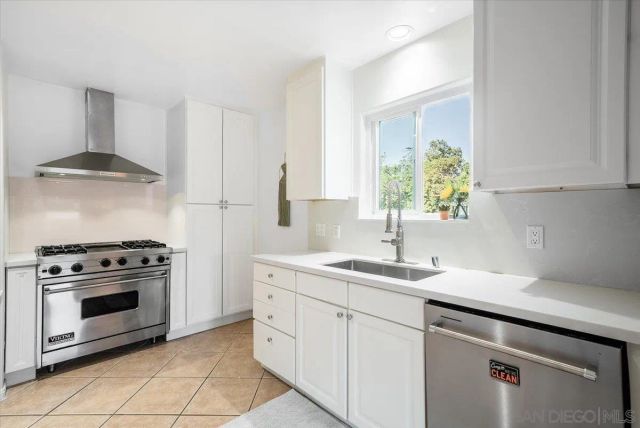1015 Gamble Ln, Escondido, CA 92029