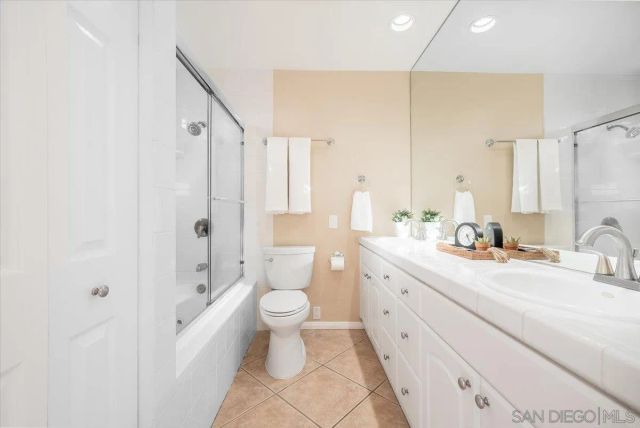 1015 Gamble Ln, Escondido, CA 92029