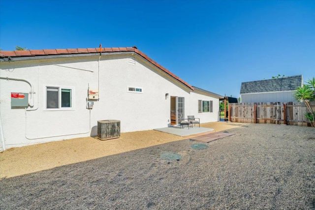 1015 Gamble Ln, Escondido, CA 92029