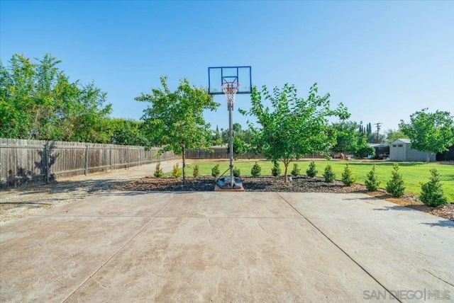 1015 Gamble Ln, Escondido, CA 92029