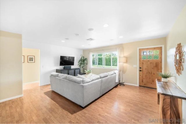 1015 Gamble Ln, Escondido, CA 92029