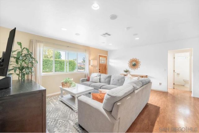 1015 Gamble Ln, Escondido, CA 92029