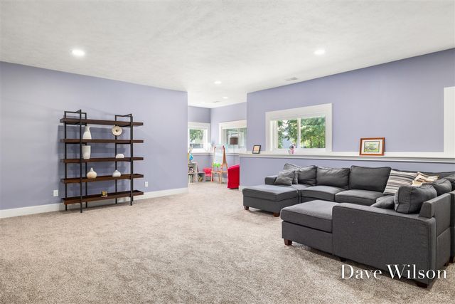 6699 Summer Meadows Drive, Rockford, MI 49341