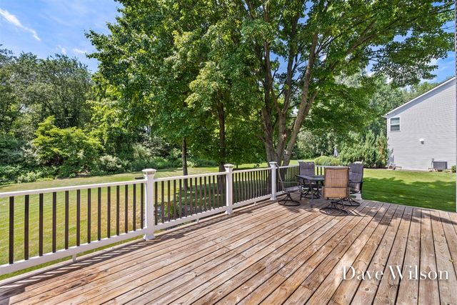 6699 Summer Meadows Drive, Rockford, MI 49341