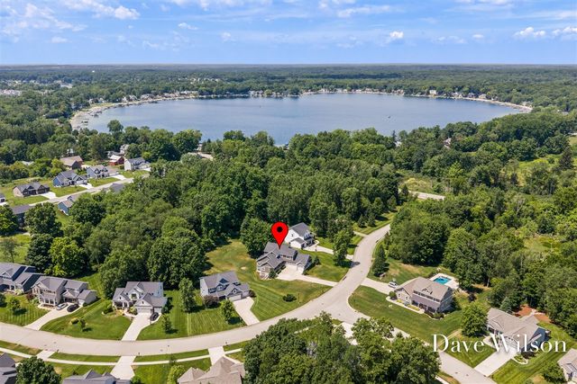 6699 Summer Meadows Drive, Rockford, MI 49341