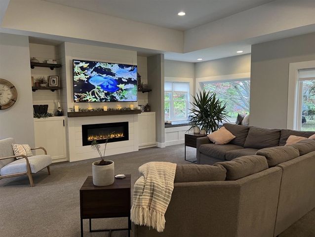 6699 Summer Meadows Drive, Rockford, MI 49341