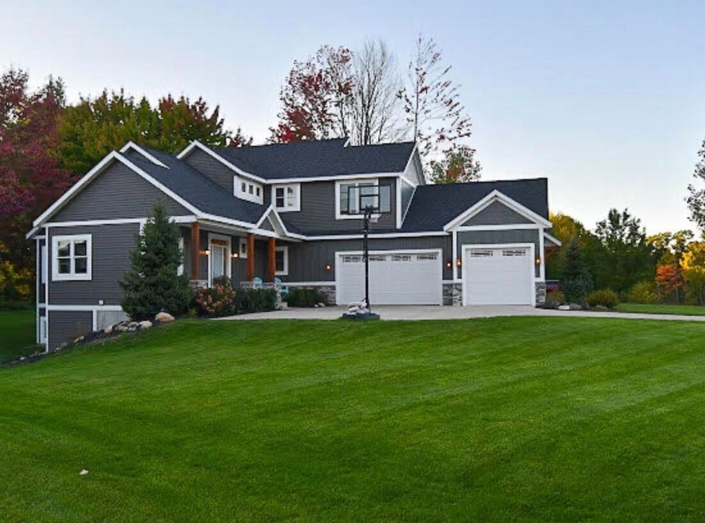 6699 Summer Meadows Drive, Rockford, MI 49341