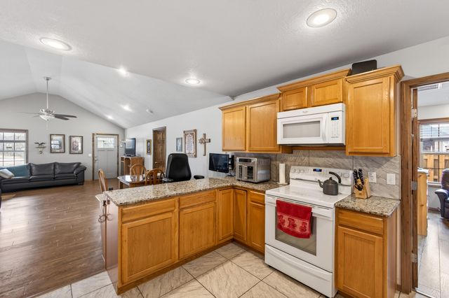 2105 W Mcclernon Street, Springfield, MO 65803