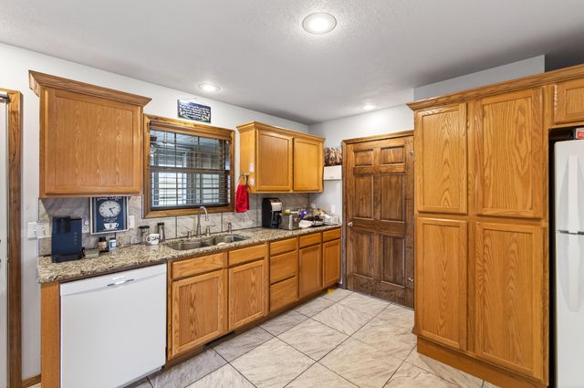 2105 W Mcclernon Street, Springfield, MO 65803