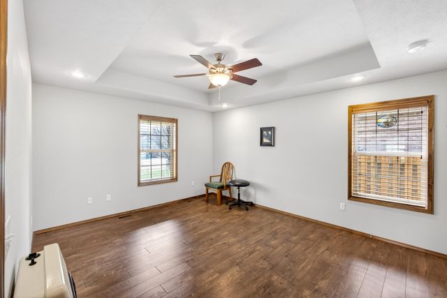 2105 W Mcclernon Street, Springfield, MO 65803