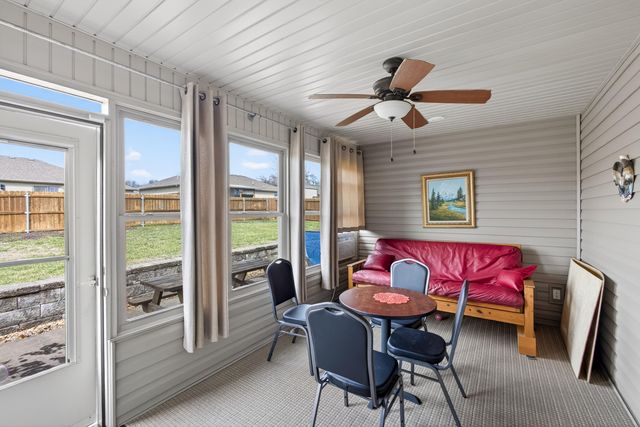 2105 W Mcclernon Street, Springfield, MO 65803