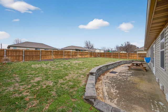 2105 W Mcclernon Street, Springfield, MO 65803