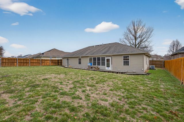 2105 W Mcclernon Street, Springfield, MO 65803