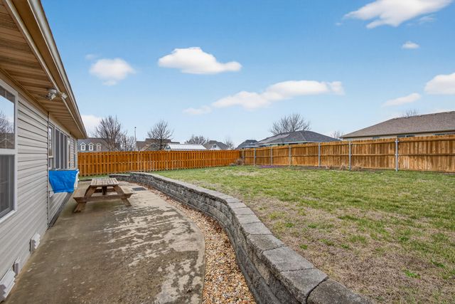 2105 W Mcclernon Street, Springfield, MO 65803