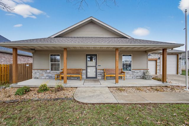 2105 W Mcclernon Street, Springfield, MO 65803