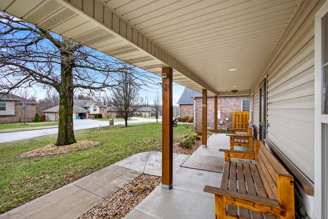 2105 W Mcclernon Street, Springfield, MO 65803