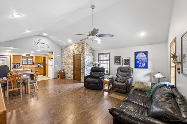 2105 W Mcclernon Street, Springfield, MO 65803