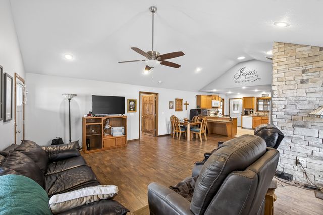 2105 W Mcclernon Street, Springfield, MO 65803