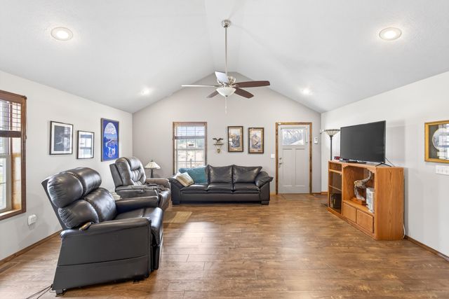 2105 W Mcclernon Street, Springfield, MO 65803