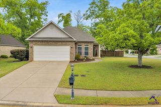 200 Greythorne Drive, Kathleen, GA 31047