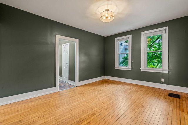 433 E Lloyd STREET, Milwaukee, WI 53212