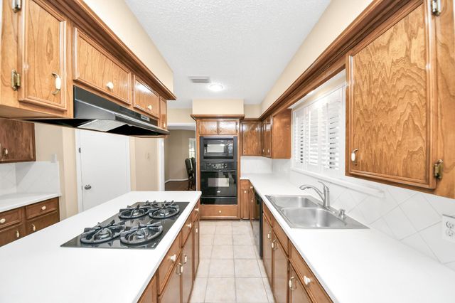 820 Wood Bridge Circle, Sugar Land, TX 77498
