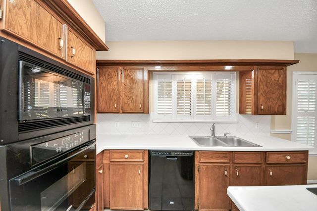 820 Wood Bridge Circle, Sugar Land, TX 77498