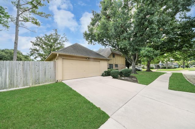 820 Wood Bridge Circle, Sugar Land, TX 77498