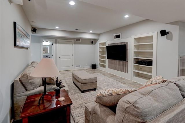 4108 NW 73rd Street, Kansas City, MO 64151