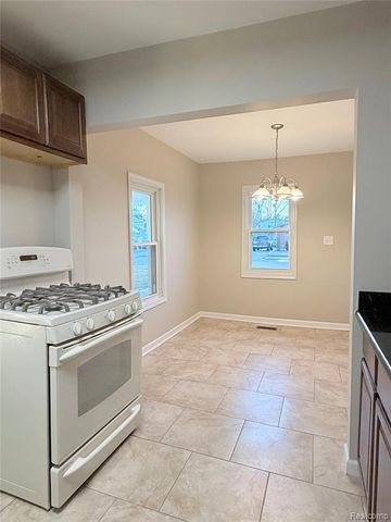 32015 Hazel Street, Rockwood, MI 48173