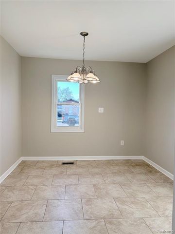 32015 Hazel Street, Rockwood, MI 48173