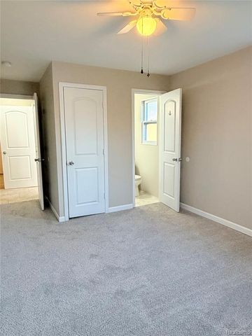 32015 Hazel Street, Rockwood, MI 48173