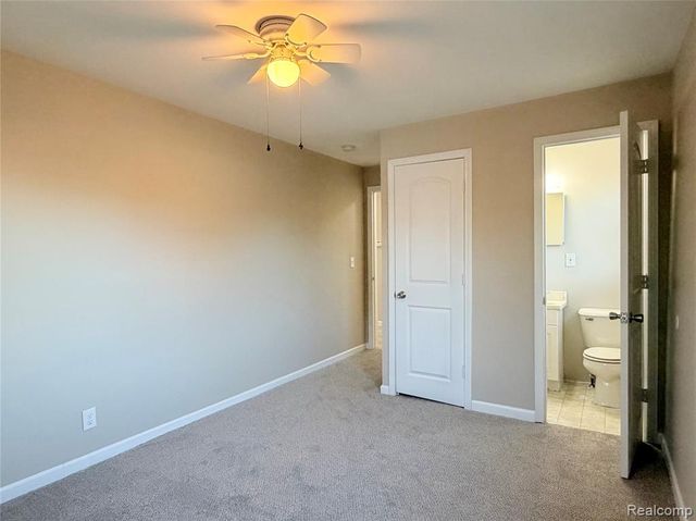 32015 Hazel Street, Rockwood, MI 48173