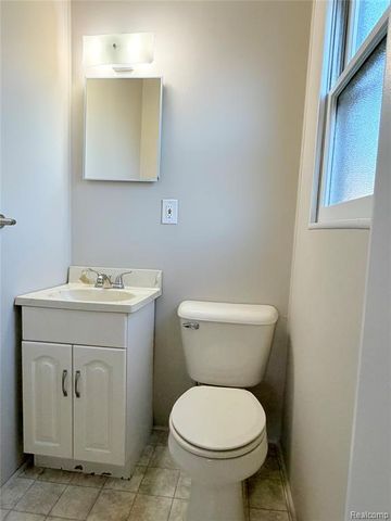 32015 Hazel Street, Rockwood, MI 48173