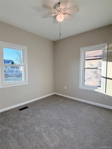 32015 Hazel Street, Rockwood, MI 48173