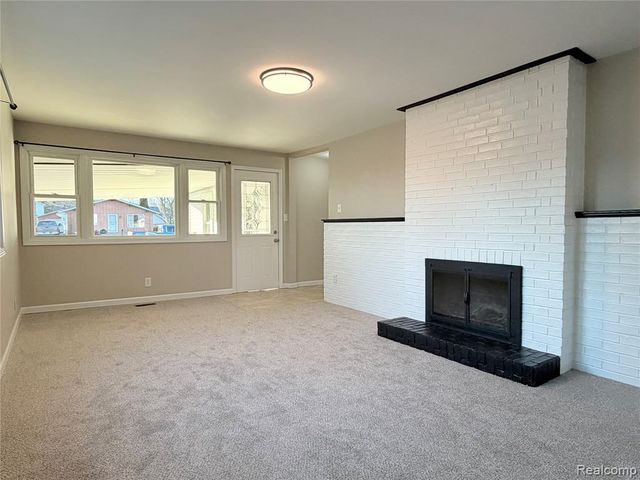 32015 Hazel Street, Rockwood, MI 48173