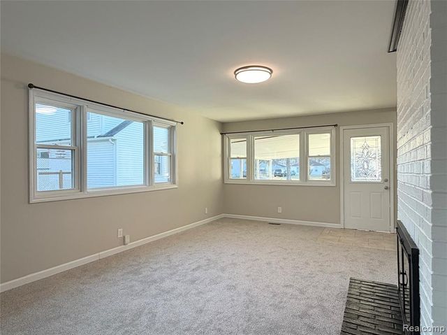 32015 Hazel Street, Rockwood, MI 48173