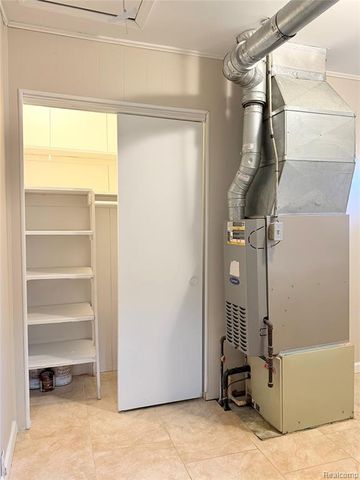 32015 Hazel Street, Rockwood, MI 48173